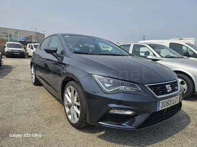 Usado Seat Leon Style 130 CV (95 kW) 2020 Azul Berlina