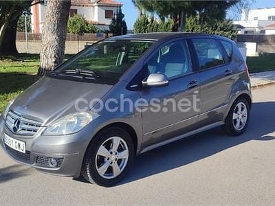 Usado Mercedes A180 Avantgarde 109 CV (80 kW) 2010 Gris / plata Monovolumen