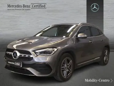 Usado Mercedes GLA180 AMG line 136 CV (100 kW) 2022 Mountaingrau  met. SUV