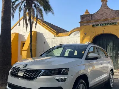 Usado Skoda Karoq Ambition 150 CV (110 kW) 2021 Blanco SUV