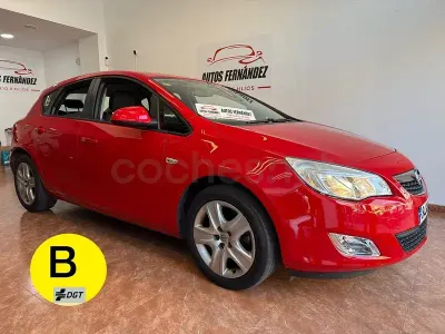 Usado Opel Astra Sport 110 CV (80 kW) 2011 Rojo Berlina