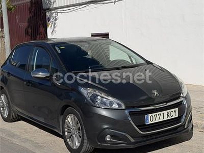 Usado Peugeot 208 Style 100 CV (73 kW) 2017 Gris / plata Utilitario