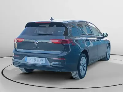 Usado VW Golf VIII Life 116 CV (85 kW) 2023 Gris / plata Berlina