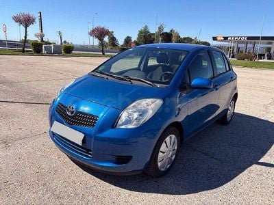 Begagnad Toyota Yaris 87 HK (63 kW) 2006 Blå Sedan