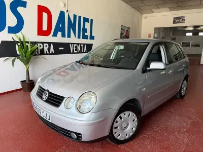 Usado VW Polo Match 64 CV (47 kW) 2004 Gris / plata Utilitario