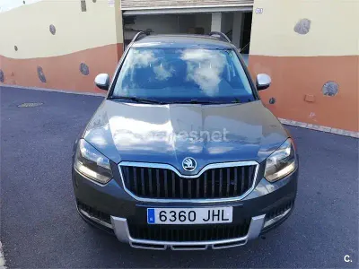Usado Skoda Yeti Elegance 105 CV (77 kW) 2015 Azul SUV