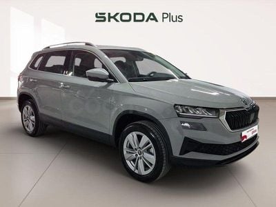 Usado Skoda Karoq Selection 150 CV (110 kW) 2025 Gris / plata SUV