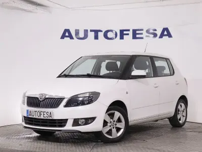 Usado Skoda Fabia 70 CV (51 kW) 2013 Blanco