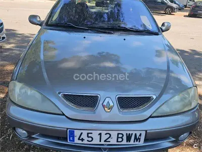 Usado Renault Mégane Coupé Dynamique 110 CV (80 kW) 2002 Gris / plata Coupe