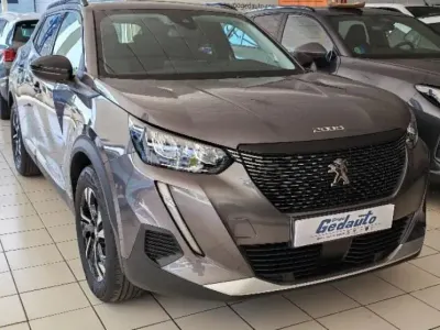 Usado Peugeot 2008 131 CV (96 kW) 2022 Evl gris platinium SUV