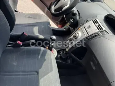 Usado Toyota Yaris Luna 90 CV (66 kW) 2006 Naranja Berlina