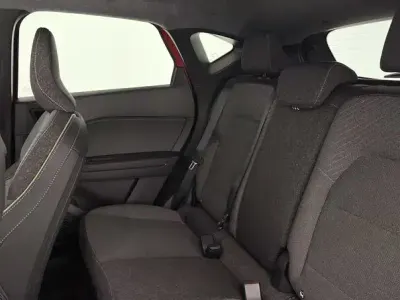 Usado Renault Captur Techno 100 CV (73 kW) 2025 Rojo SUV