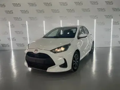 Usado Toyota Yaris 125 CV (91 kW) 2023 Blanco Utilitario