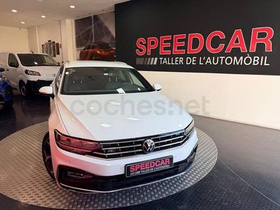 Usado VW Passat R-line 150 CV (110 kW) 2021 Blanco Familiar