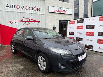Usado Renault Mégane III Dynamique 105 CV (77 kW) 2010 Negro Berlina