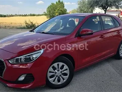 Usado Hyundai i30 95 CV (69 kW) 2020 Rojo Berlina