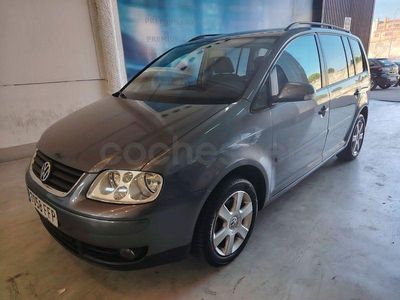 Usado VW Touran 105 CV (77 kW) 2006 Gris / plata Monovolumen