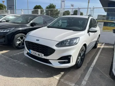 Usado Ford Kuga ST-Line X 190 CV (139 kW) 2023 Blanco SUV