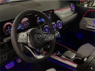 Usado Mercedes B200 136 CV (100 kW) 2019 Negro Utilitario