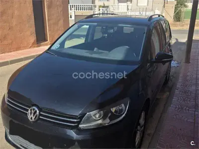 Usado VW Touran Advance 105 CV (77 kW) 2012 Negro Monovolumen
