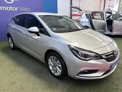Używany Opel Astra Dynamic 136 KM (100 kW) 2019 Srebrny Sedan/Limuzyna