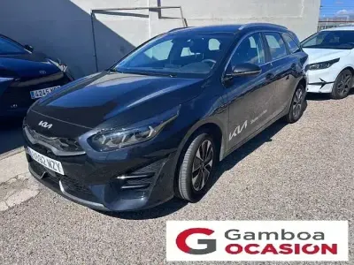 Usado Kia Ceed 141 CV (103 kW) 2025 Negro Utilitario