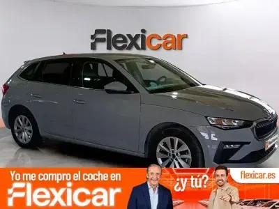 Usado Skoda Scala Selection 115 CV (84 kW) 2024 Gris Utilitario