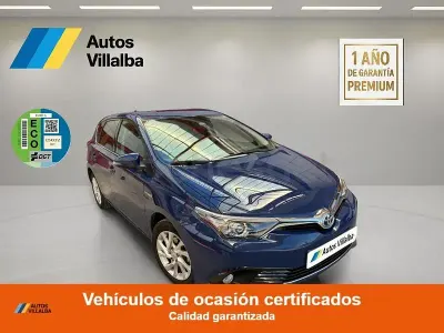 Usado Toyota Auris Hybrid Active 136 CV (100 kW) 2018 Azul Berlina