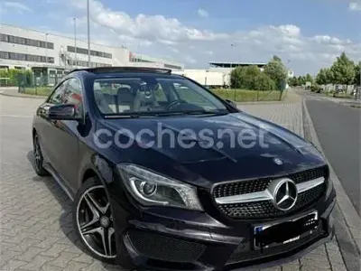 Usado Mercedes CLA220 AMG line 170 CV (125 kW) 2014 Violeta / lila Berlina