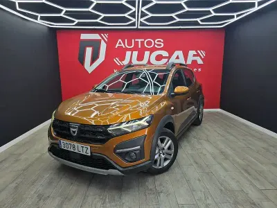 Usado Dacia Sandero Comfort 91 CV (66 kW) 2021 Naranja Berlina