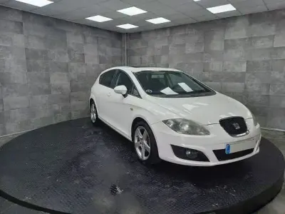Usado Seat Leon Sport 140 CV (102 kW) 2010 Blanco Utilitario