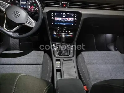 Usado VW Passat Executive 150 CV (110 kW) 2020 Gris / plata Berlina