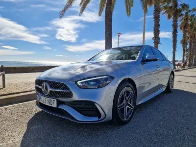 Nuevo Mercedes C300e 313 CV (230 kW) 2025 Gris / plata Berlina
