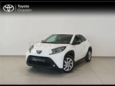 Usado Toyota Aygo X Play 72 CV (52 kW) 2024 Blanco SUV