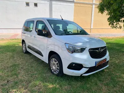 Usado Opel Combo Life Edition+ 102 CV (75 kW) 2022 Blanco Monovolumen