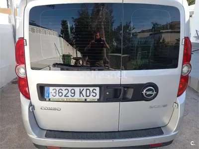 Usado Opel Combo Expression 90 CV (66 kW) 2016 Gris / plata Monovolumen