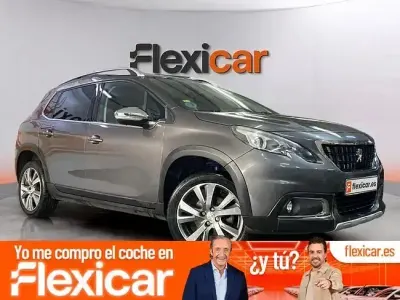 Usado Peugeot 2008 Allure 120 CV (88 kW) 2017 Gris SUV