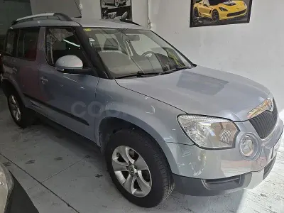 Usado Skoda Yeti Experience 140 CV (102 kW) 2010 Azul SUV