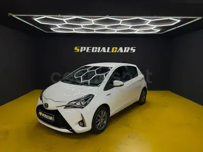 Usado Toyota Yaris Hybrid Active 100 CV (73 kW) 2018 Blanco Berlina