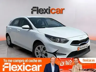 Usado Kia Ceed 136 CV (100 kW) 2023 Blanco Utilitario