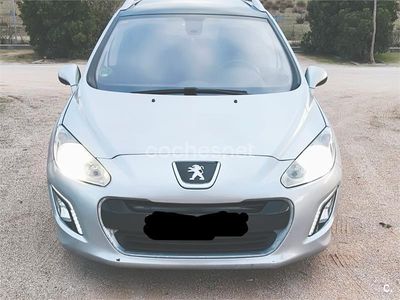 Usado Peugeot 308 SW Active 120 CV (88 kW) 2012 Gris / plata Familiar