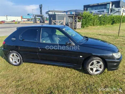 Usado Peugeot 306 90 CV (66 kW) 2000 Negro Berlina