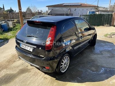 Usado Ford Fiesta 90 CV (66 kW) 2006 Negro Utilitario