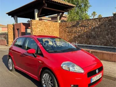 Usado Fiat Punto Dynamic 90 CV (66 kW) 2009 Rojo Utilitario