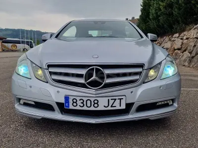 Usado Mercedes E350 Elegance 231 CV (169 kW) 2010 Gris / plata Coupe