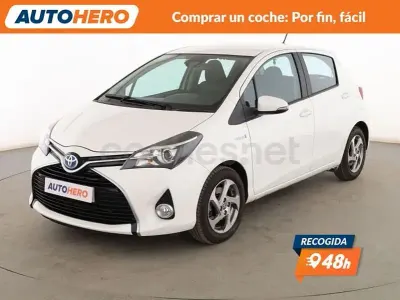 Usado Toyota Yaris Hybrid Active 100 CV (73 kW) 2016 Blanco Berlina