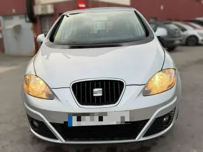 Usado Seat Altea Style 105 CV (77 kW) 2010 Gris Monovolumen