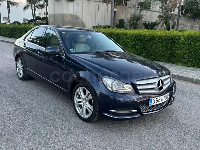 Usado Mercedes C200 Edition 136 CV (100 kW) 2013 Azul Berlina