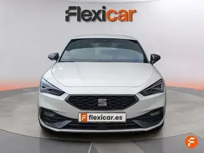 Używany Seat Leon FR 204 KM (150 kW) 2024 Biały Sedan/Limuzyna