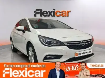 Usado Opel Astra Selective 110 CV (80 kW) 2018 Blanco Berlina
